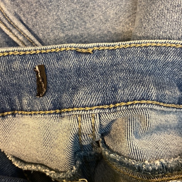 Akira super high rise skinny jean. Size 13(30) - Picture 12 of 12